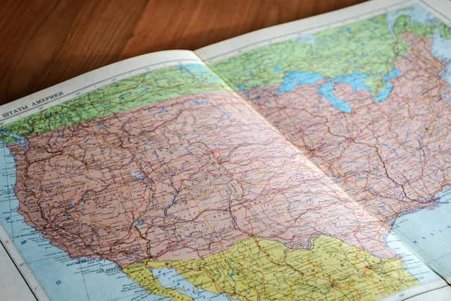 Geografi Quiz: 24 Spørgsmål om hovedstæder, lande, flag og mere
