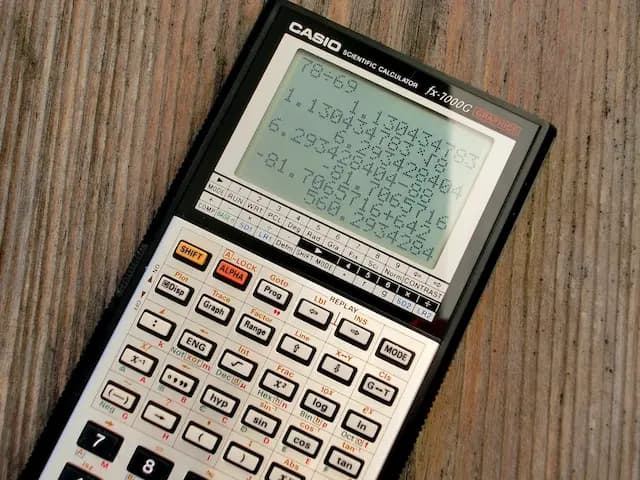 Matematik quiz på folkeskoleniveau med 20 spørgsmål og svar